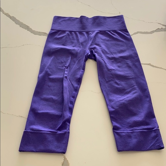 Lululemon purple seamless crop pants size 6 - Picture 1 of 5